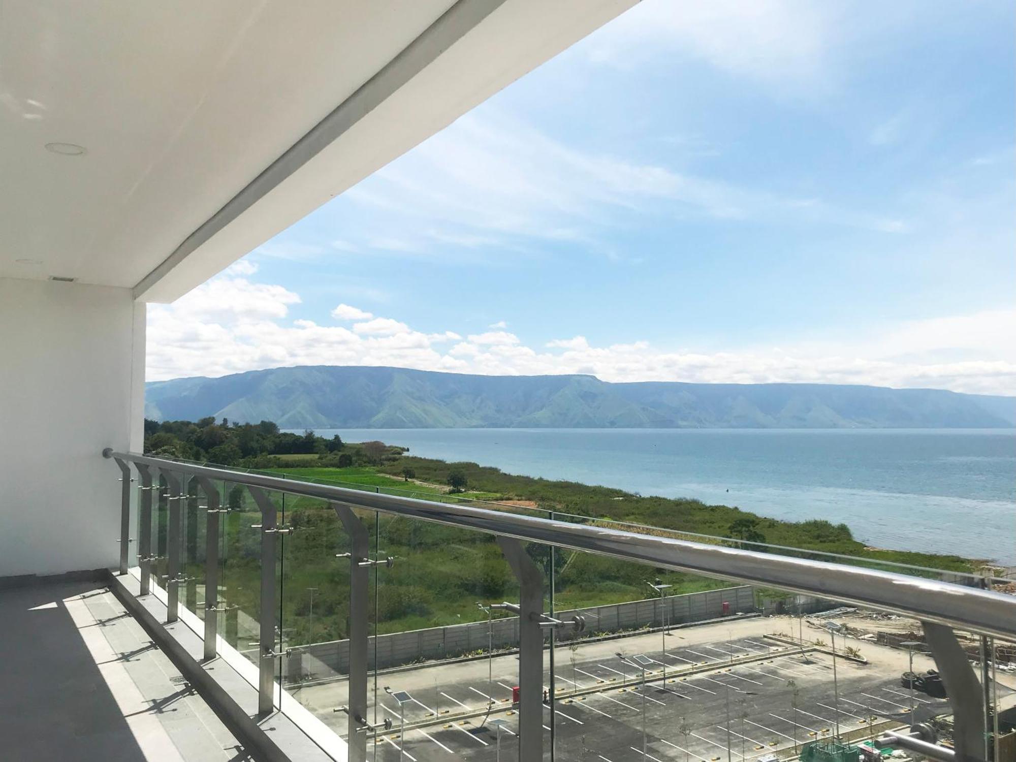 Labersa Hotel & Convention Center Samosir Sinapuran Екстер'єр фото