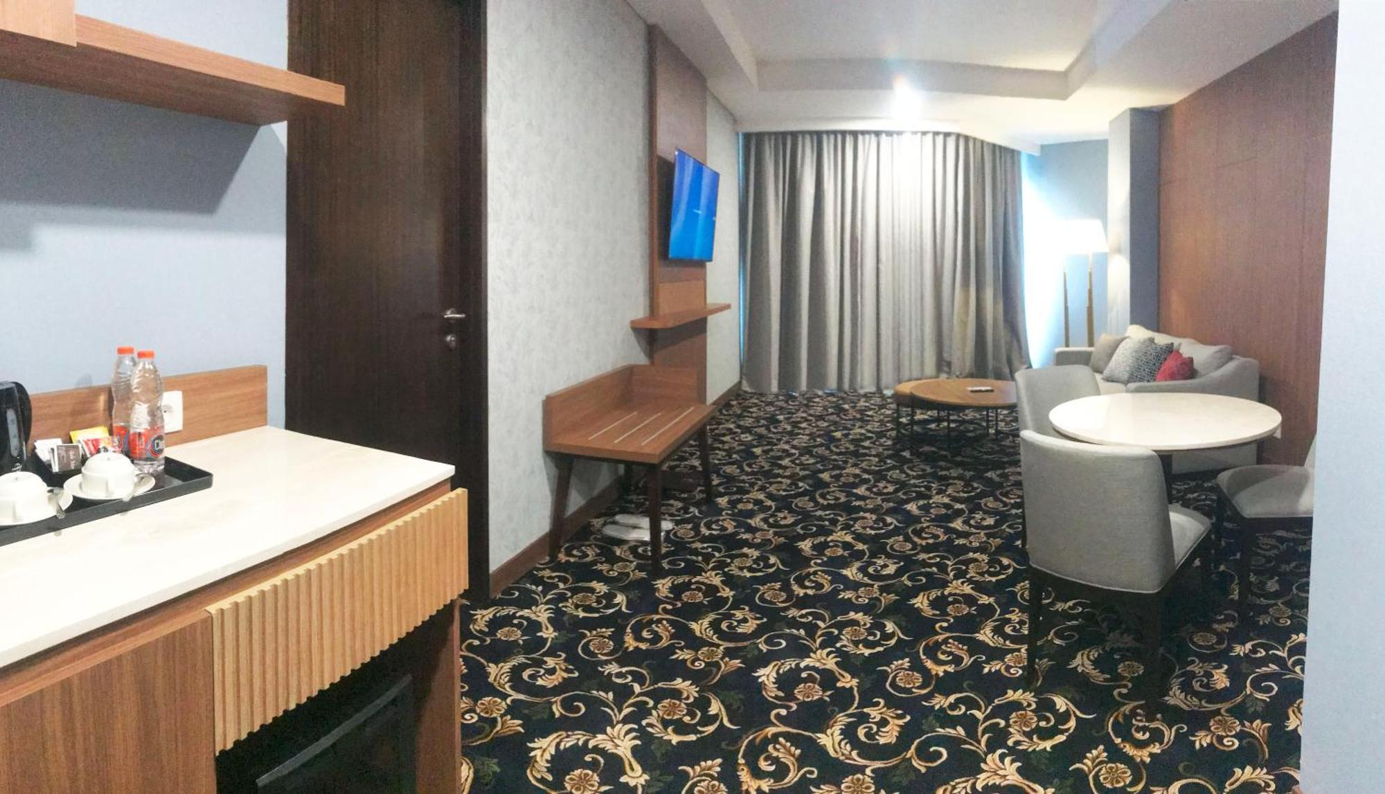 Labersa Hotel & Convention Center Samosir Sinapuran Екстер'єр фото