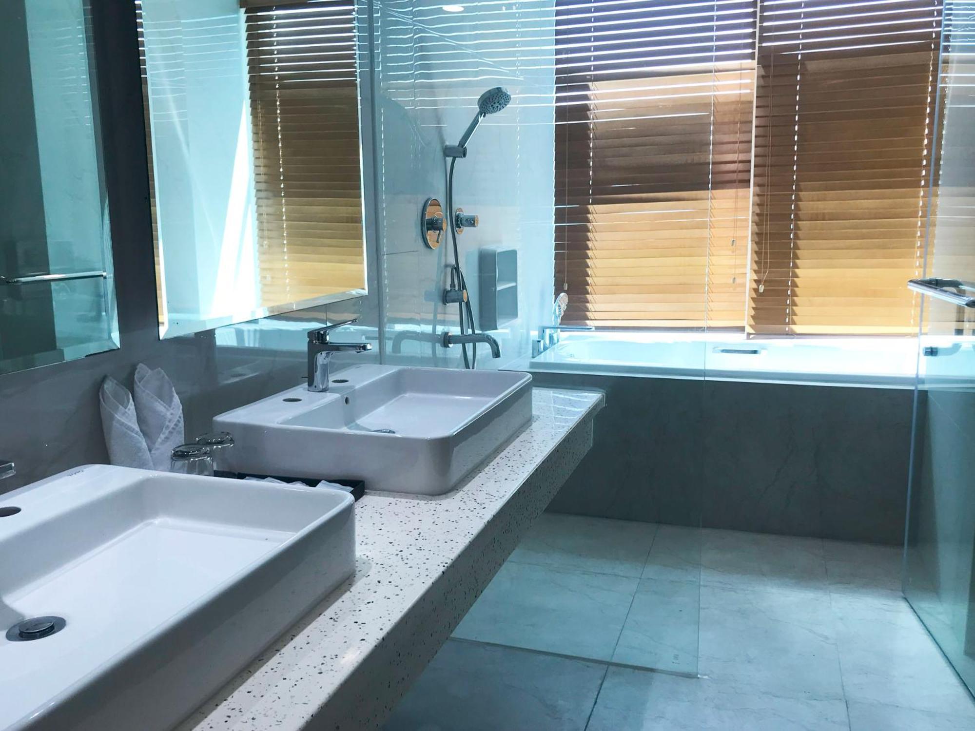 Labersa Hotel & Convention Center Samosir Sinapuran Екстер'єр фото