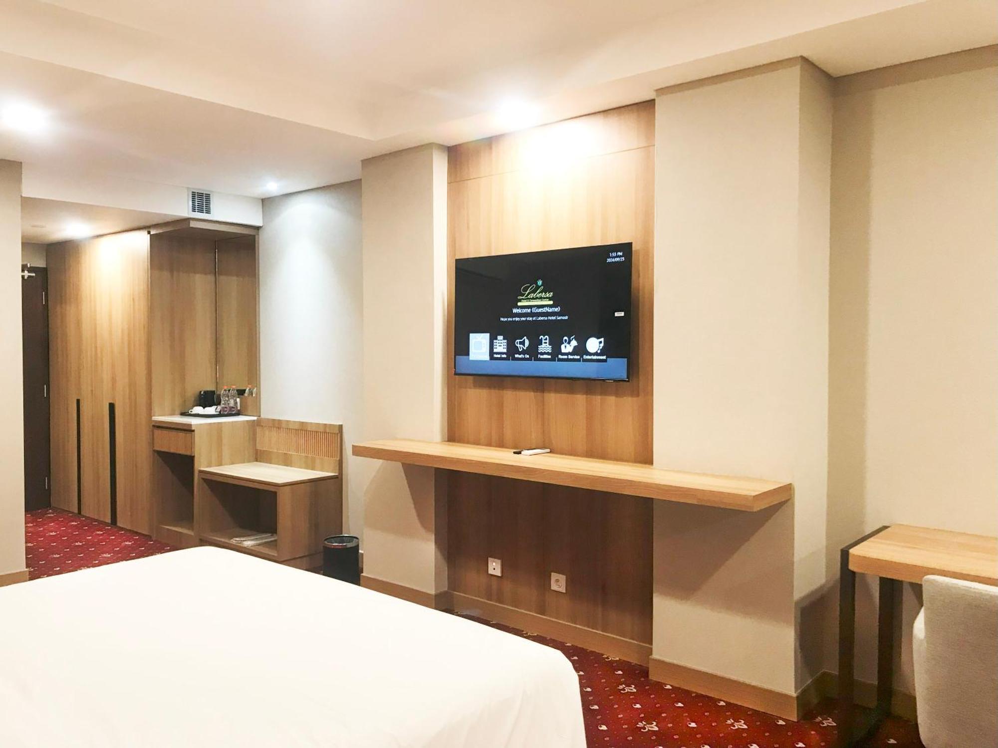 Labersa Hotel & Convention Center Samosir Sinapuran Екстер'єр фото
