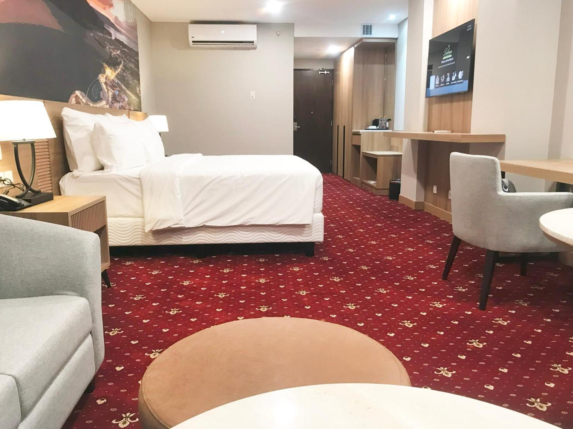 Labersa Hotel & Convention Center Samosir Sinapuran Екстер'єр фото