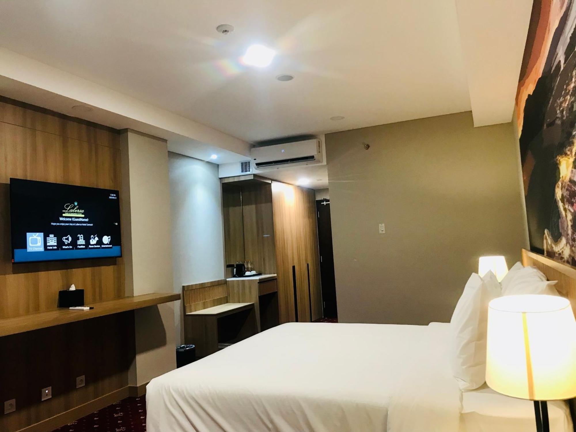 Labersa Hotel & Convention Center Samosir Sinapuran Екстер'єр фото