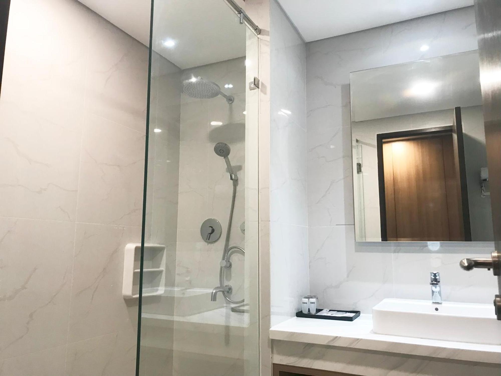Labersa Hotel & Convention Center Samosir Sinapuran Екстер'єр фото