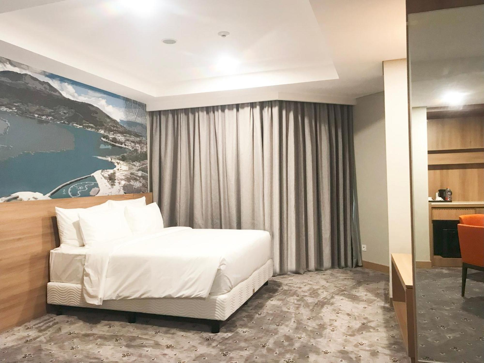Labersa Hotel & Convention Center Samosir Sinapuran Екстер'єр фото