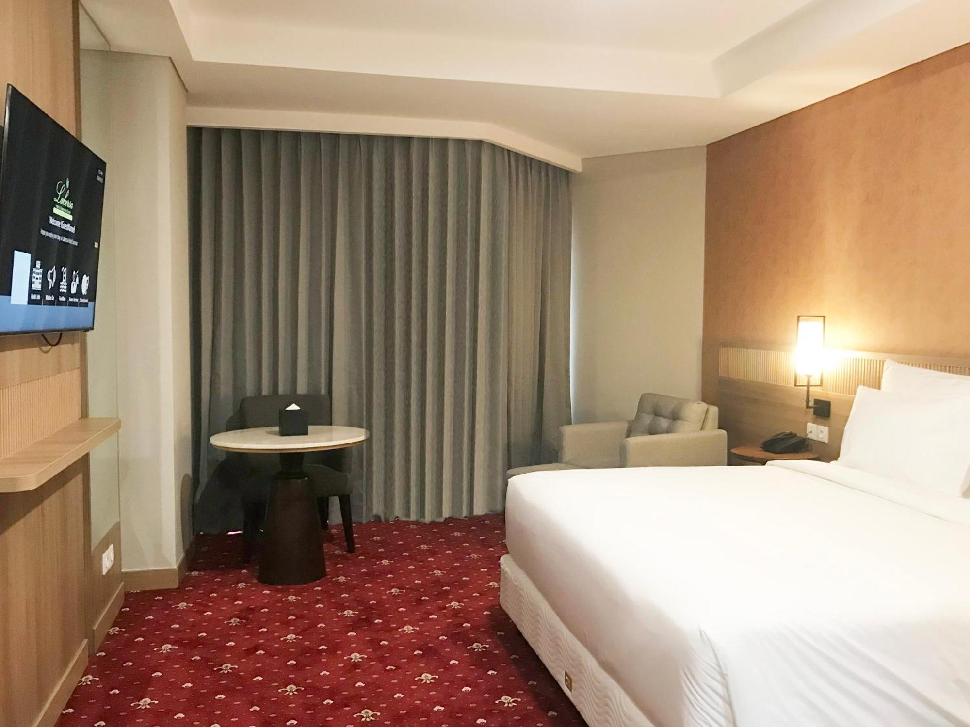 Labersa Hotel & Convention Center Samosir Sinapuran Екстер'єр фото