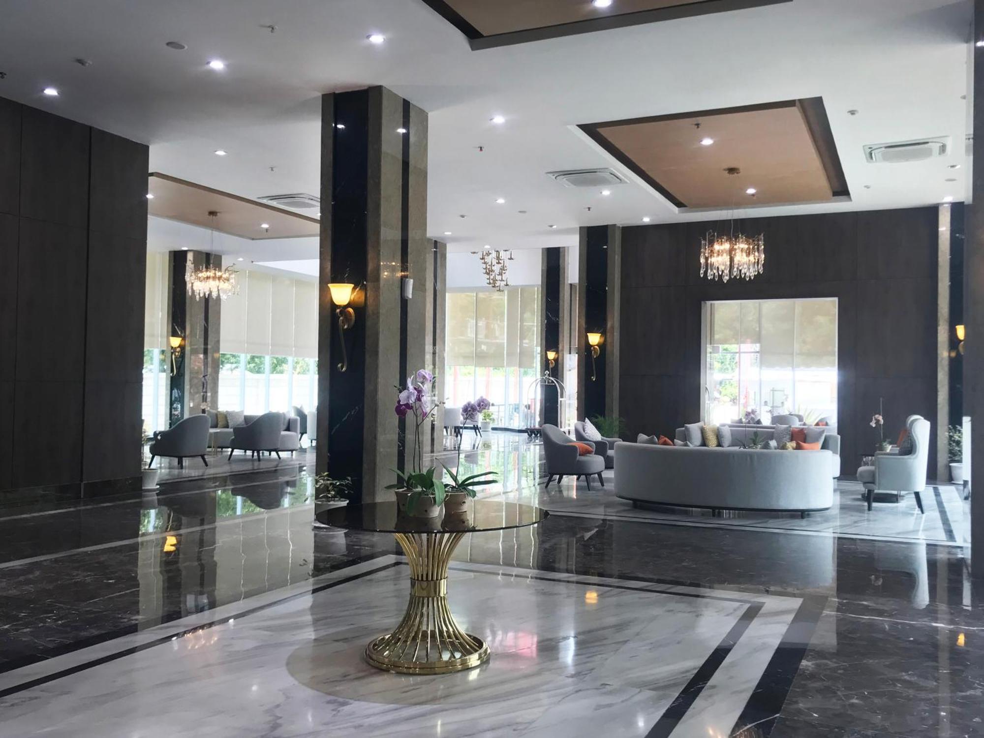 Labersa Hotel & Convention Center Samosir Sinapuran Екстер'єр фото