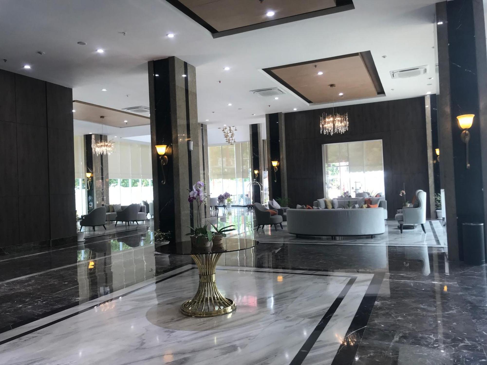 Labersa Hotel & Convention Center Samosir Sinapuran Екстер'єр фото