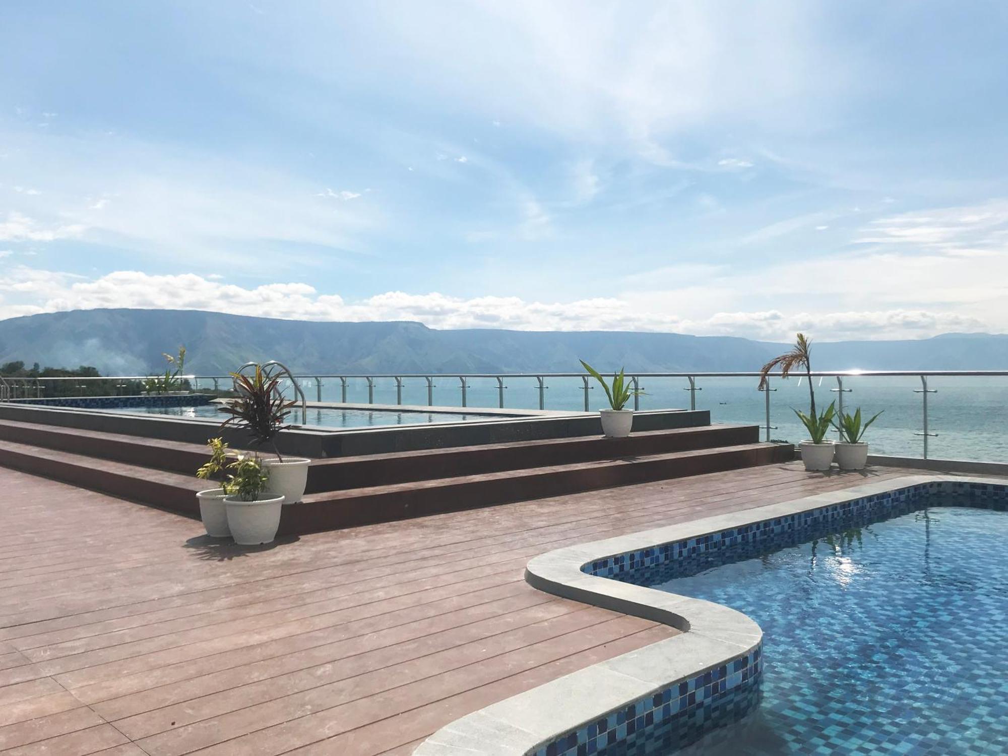 Labersa Hotel & Convention Center Samosir Sinapuran Екстер'єр фото