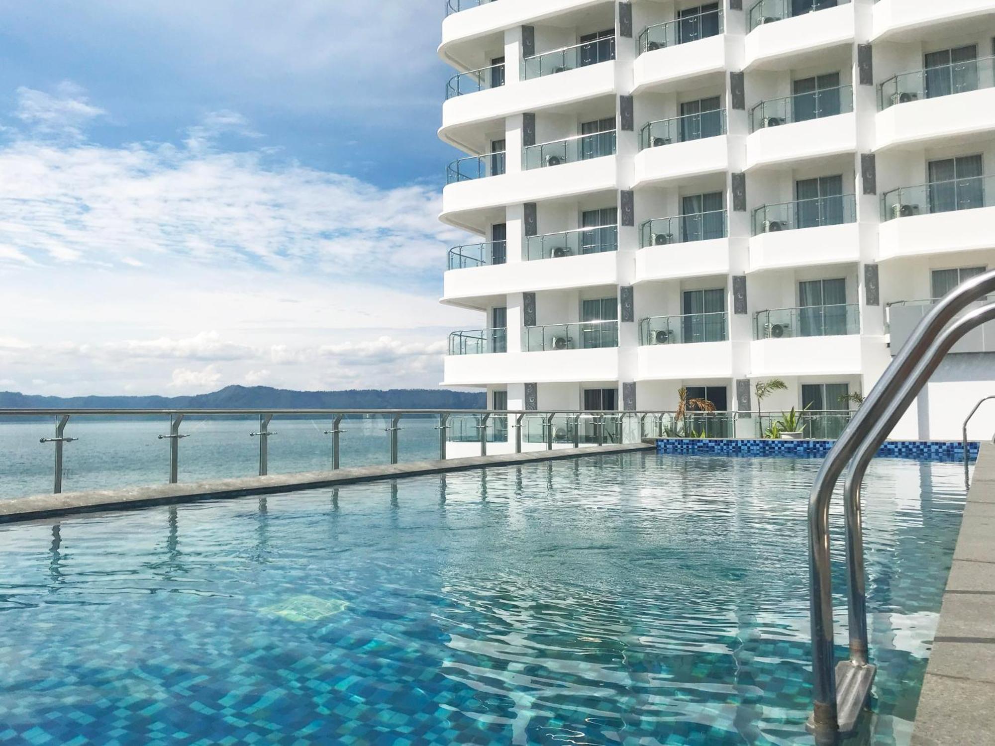 Labersa Hotel & Convention Center Samosir Sinapuran Екстер'єр фото